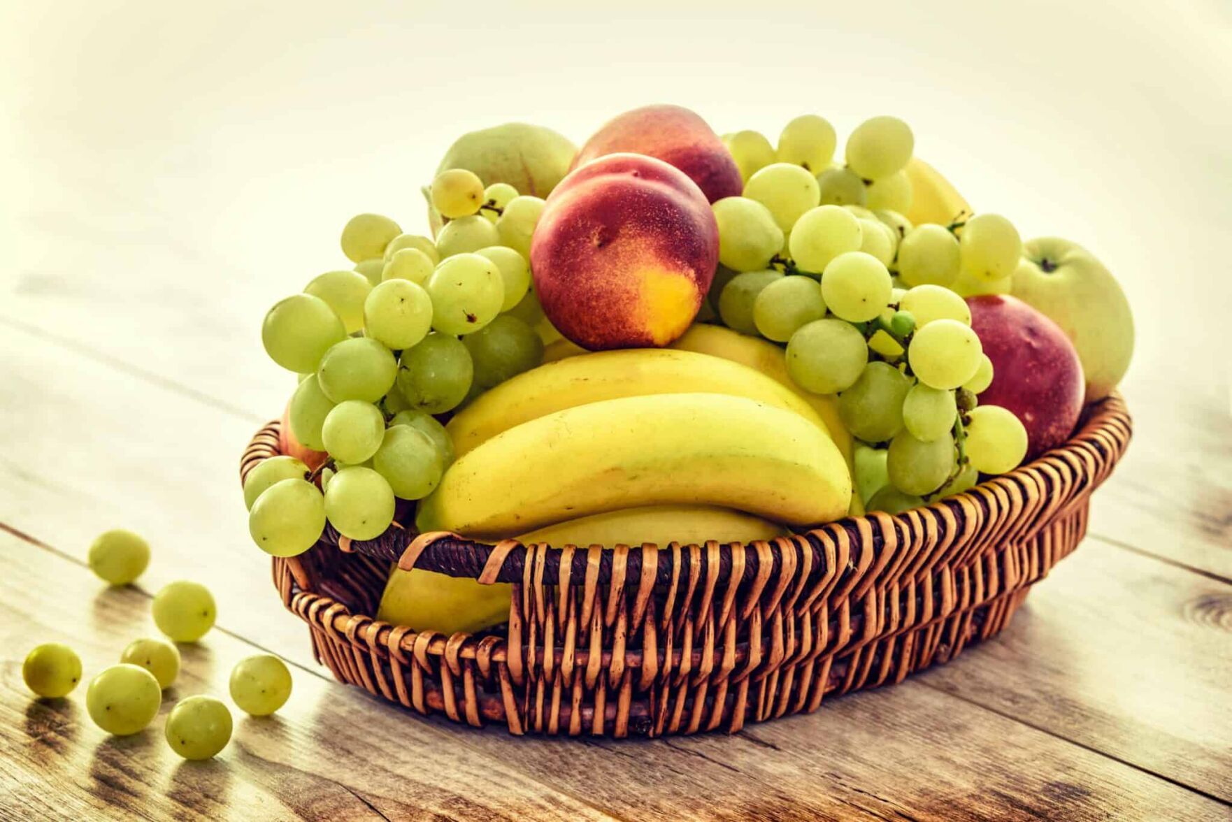 how-to-keep-bananas-fresh-1-2048x1367.jpg